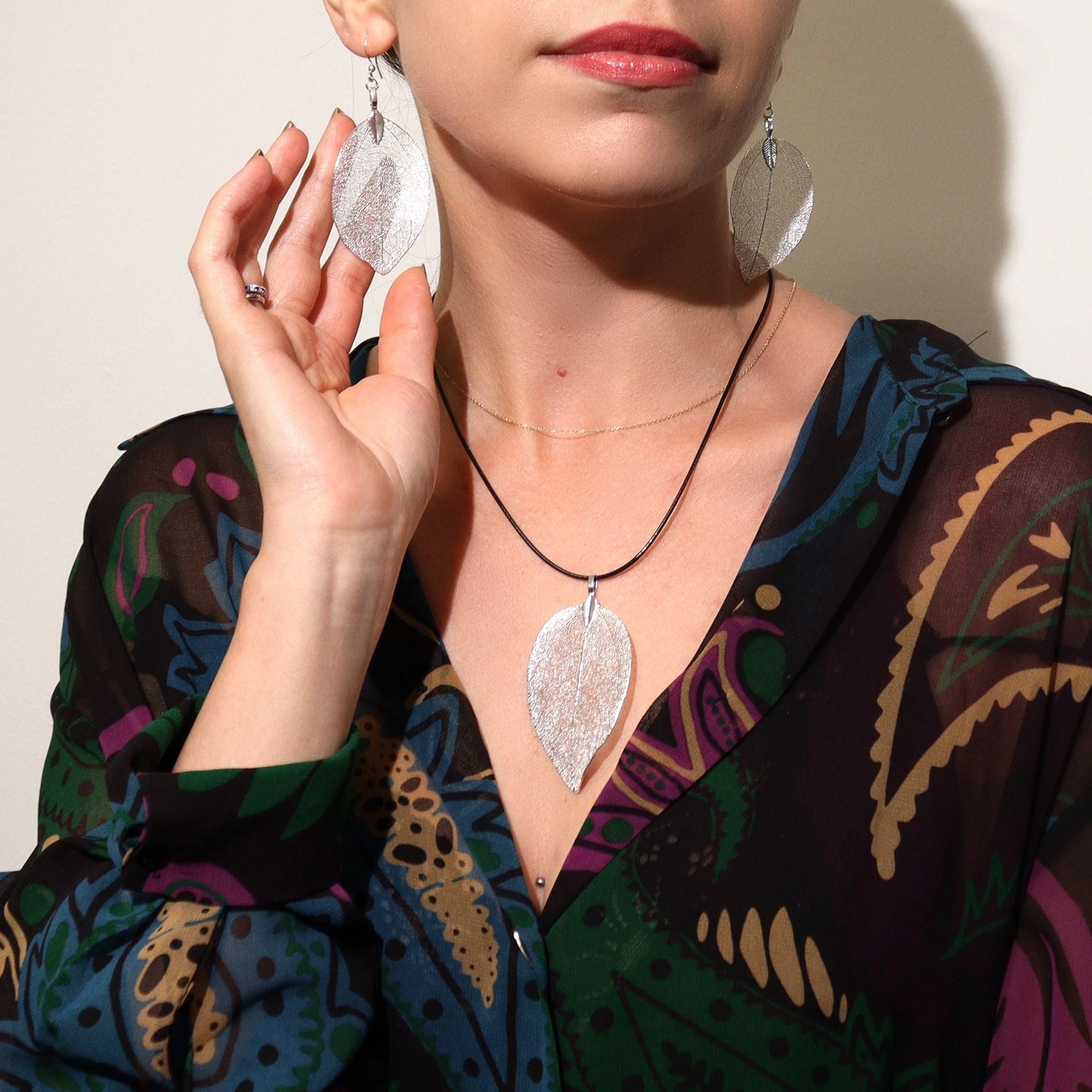 Boucles d’oreilles en argent 925, inox et plaqué or — puces, créoles, pendantes, ear cuffs avec pierres fines/perles/coquillages